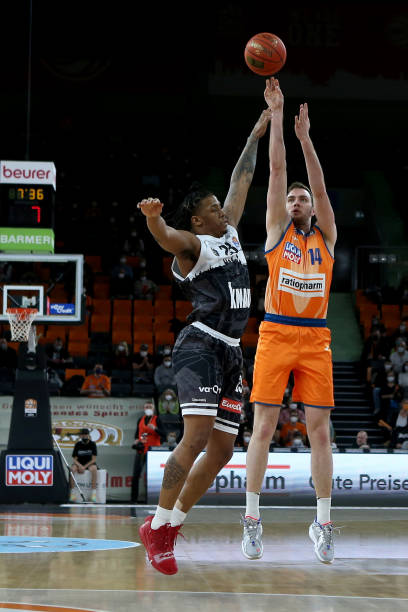 参与西蒙斯 参与西蒙斯